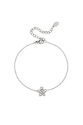 Bracelet with minimalist flower