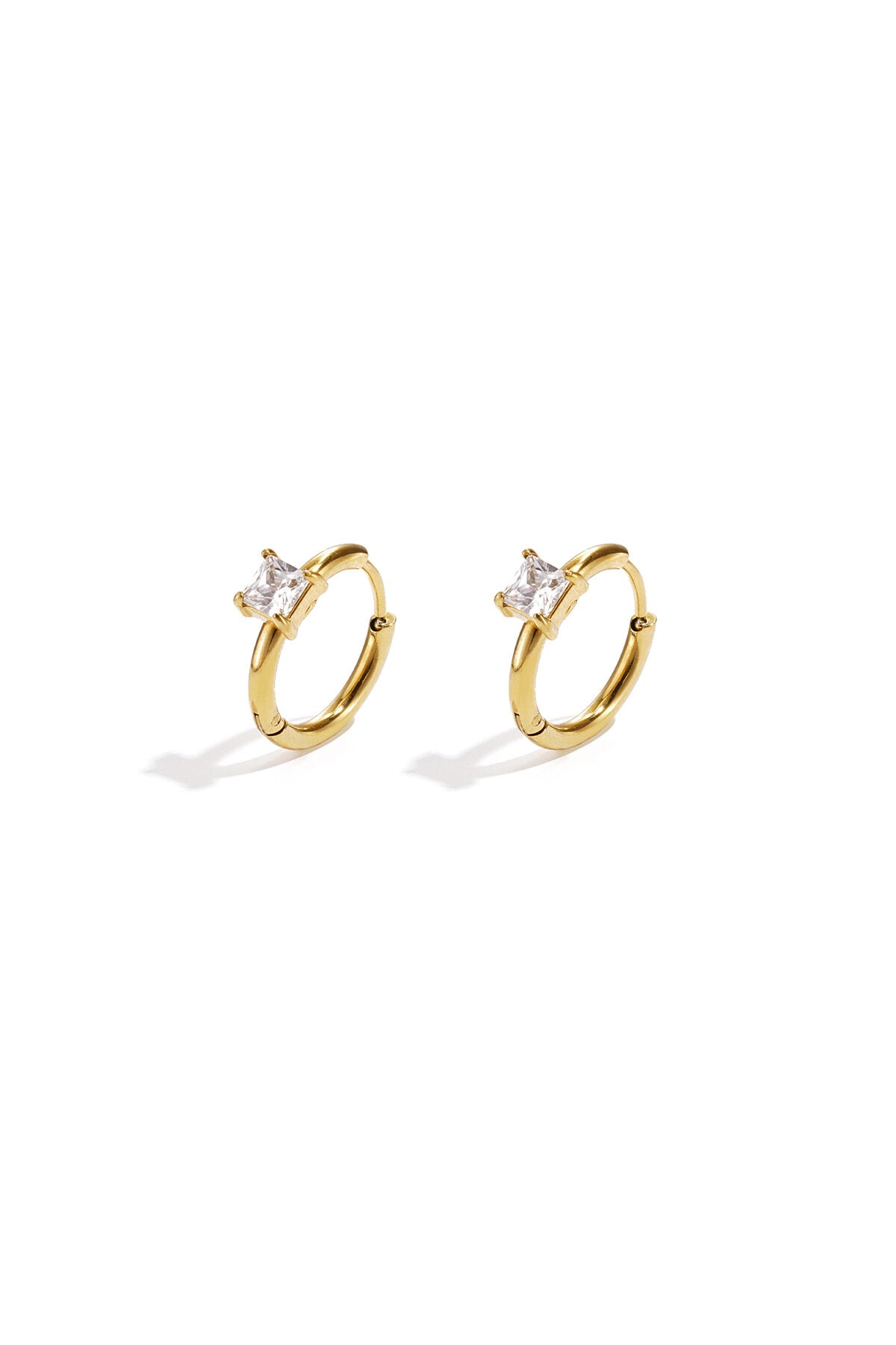 Hoops with square stone